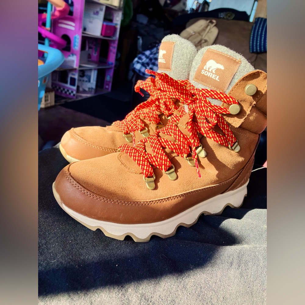 SOREL KINETIC CONQUEST ANKLE BOOTS